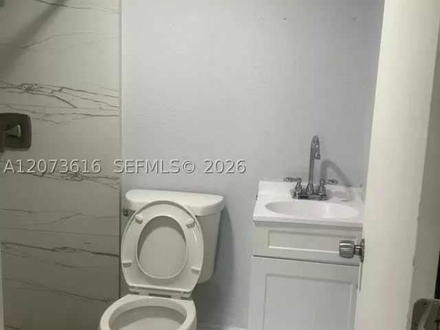 Продажа дома по адресу 2500 NW 91st St - фото 9336531