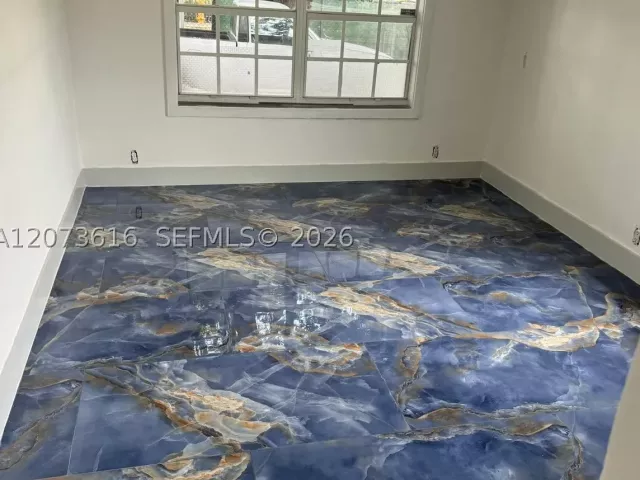 Продажа дома по адресу 2500 NW 91st St - фото 9336536