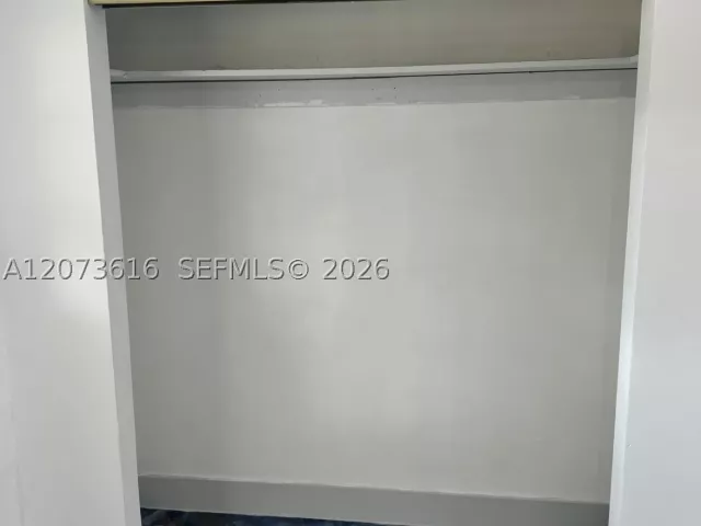 Продажа дома по адресу 2500 NW 91st St - фото 9336539