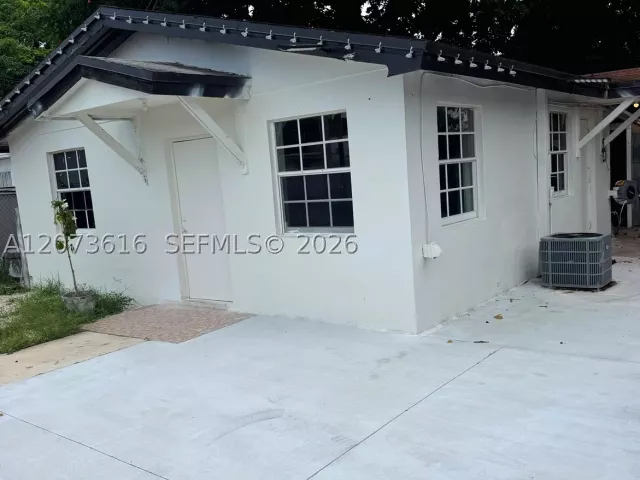 Продажа дома по адресу 2500 NW 91st St - фото 9336542