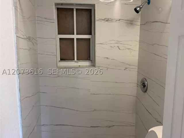 Продажа дома по адресу 2500 NW 91st St - фото 9336547