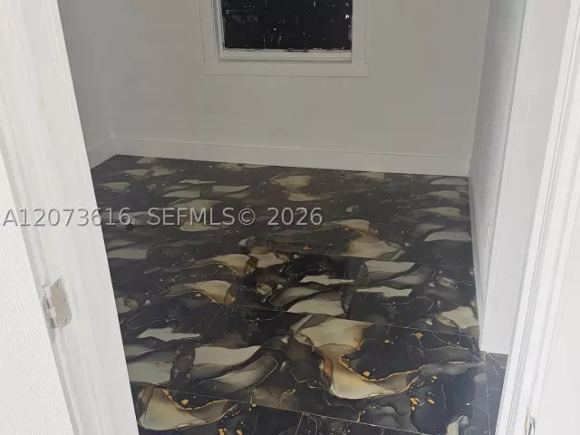 Продажа дома по адресу 2500 NW 91st St - фото 9336551
