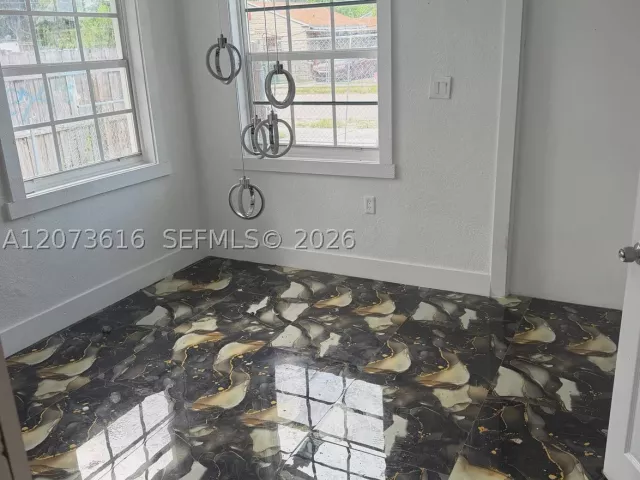 Продажа дома по адресу 2500 NW 91st St - фото 9336553