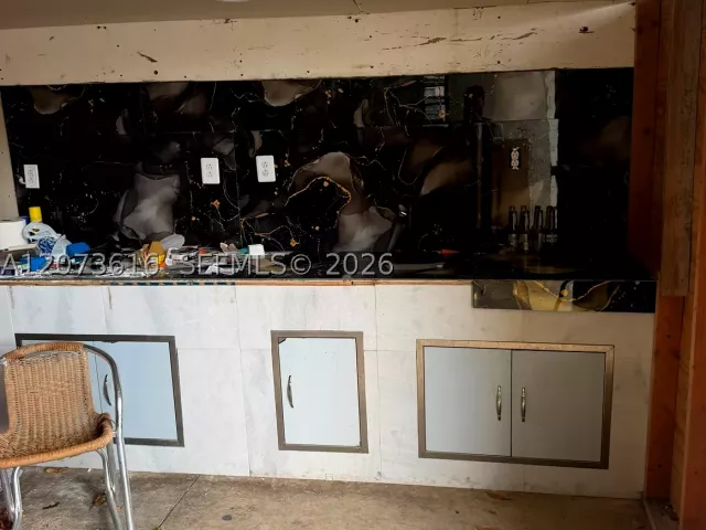 Продажа дома по адресу 2500 NW 91st St - фото 9336555
