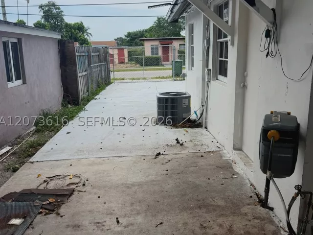 Продажа дома по адресу 2500 NW 91st St - фото 9336557