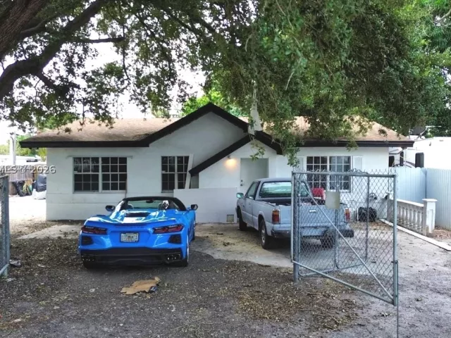 Продажа дома по адресу 2500 NW 91st St - фото 9336510