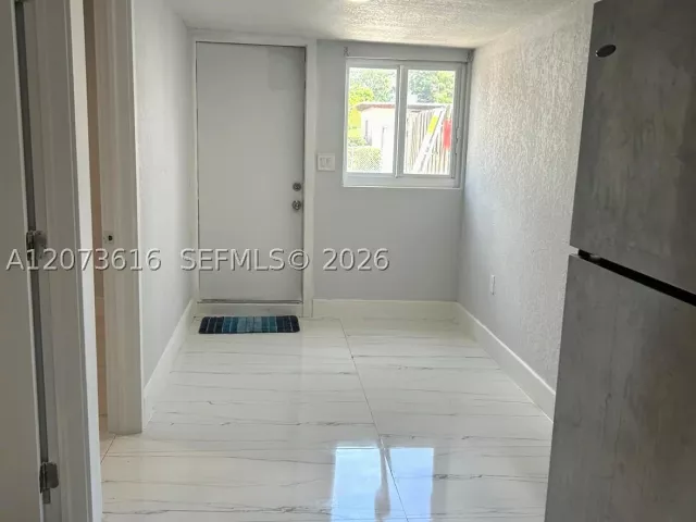 Продажа дома по адресу 2500 NW 91st St - фото 9336512