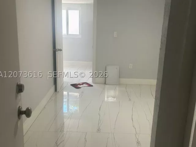 Продажа дома по адресу 2500 NW 91st St - фото 9336514