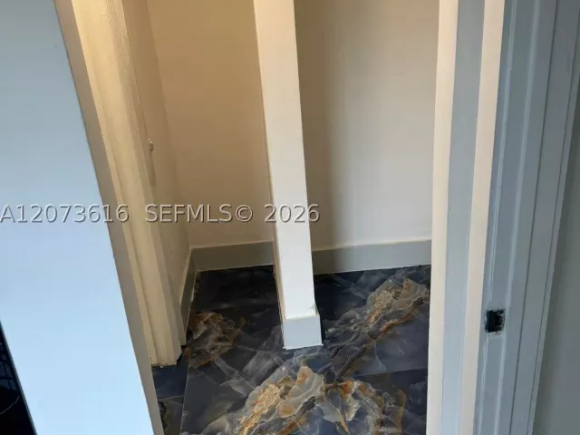 Продажа дома по адресу 2500 NW 91st St - фото 9336517