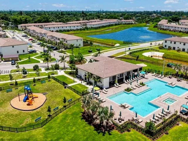 Продажа дома по адресу 12432 NW 23rd Ct - фото 9336500