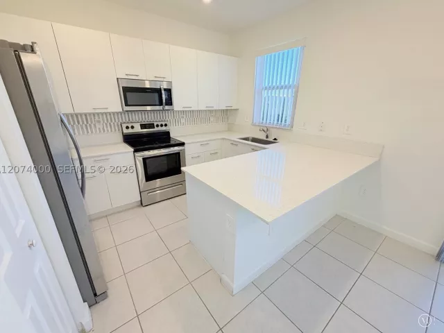 Продажа дома по адресу 12432 NW 23rd Ct - фото 9336469