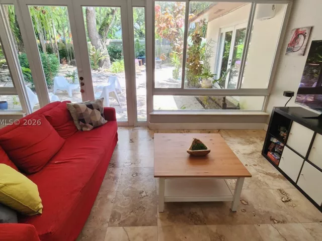 Продажа дома по адресу 391 NE 131st St - фото 9360177