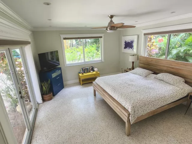 Продажа дома по адресу 391 NE 131st St - фото 9360180