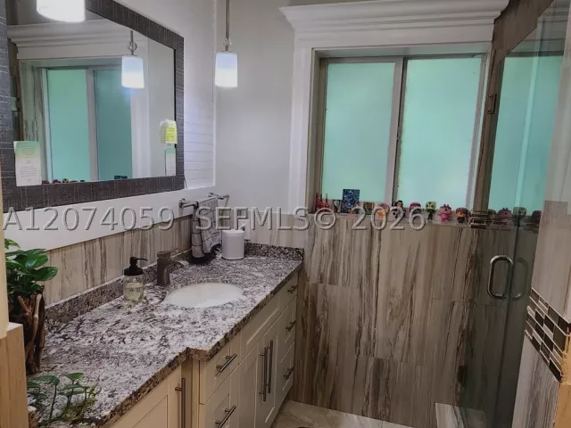 Продажа дома по адресу 391 NE 131st St - фото 9360184