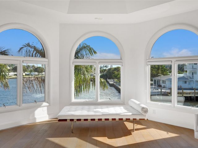 Продажа дома по адресу 2584 SE 12th Street - фото 9357417