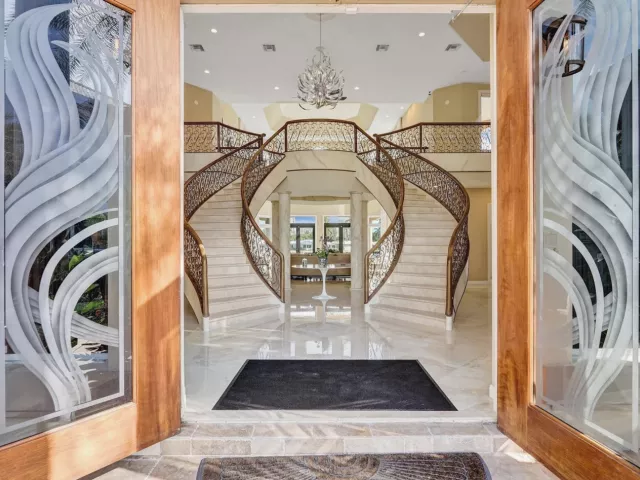 Продажа дома по адресу 2584 SE 12th Street - фото 9357372