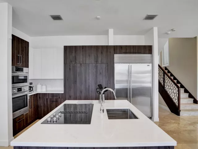 Продажа дома по адресу 2584 SE 12th Street - фото 9357382