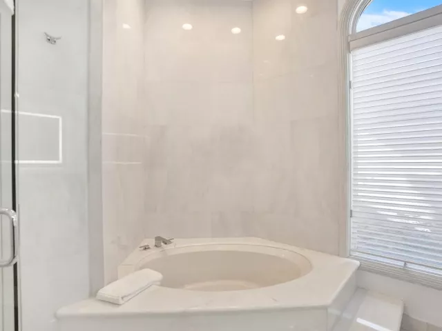 Продажа дома по адресу 2584 SE 12th Street - фото 9357400