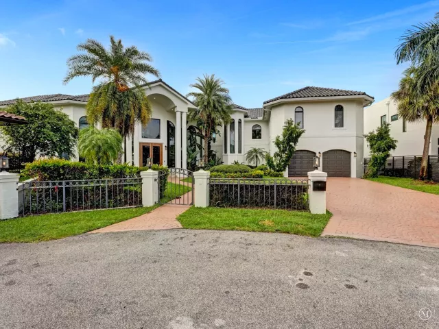 Продажа дома по адресу 2584 SE 12th Street - фото 9357366