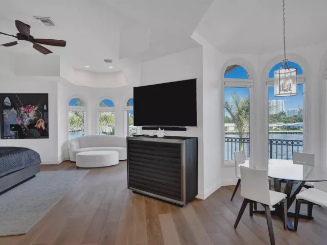 Продажа дома по адресу 2584 SE 12th Street - фото 9357407