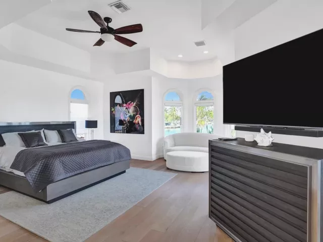 Продажа дома по адресу 2584 SE 12th Street - фото 9357408