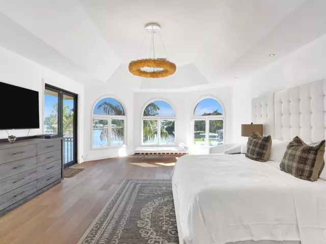 Продажа дома по адресу 2584 SE 12th Street - фото 9357416