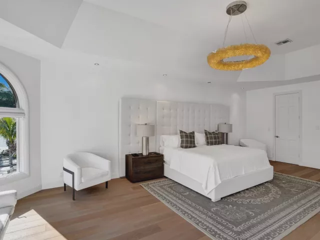 Продажа дома по адресу 2584 SE 12th Street - фото 9357419