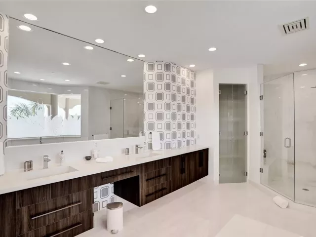 Продажа дома по адресу 2584 SE 12th Street - фото 9357425