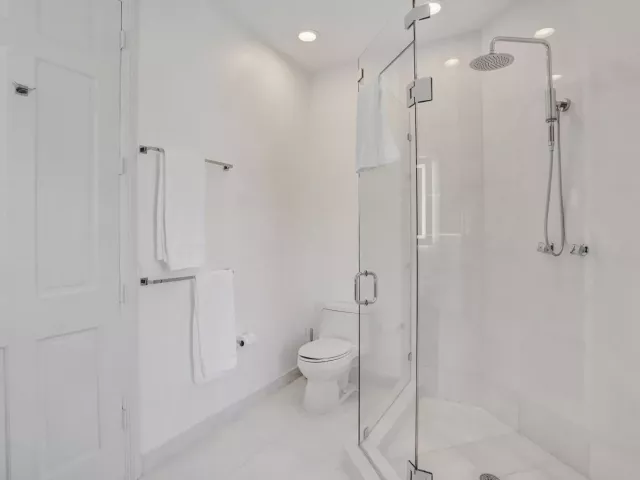 Продажа дома по адресу 2584 SE 12th Street - фото 9357429