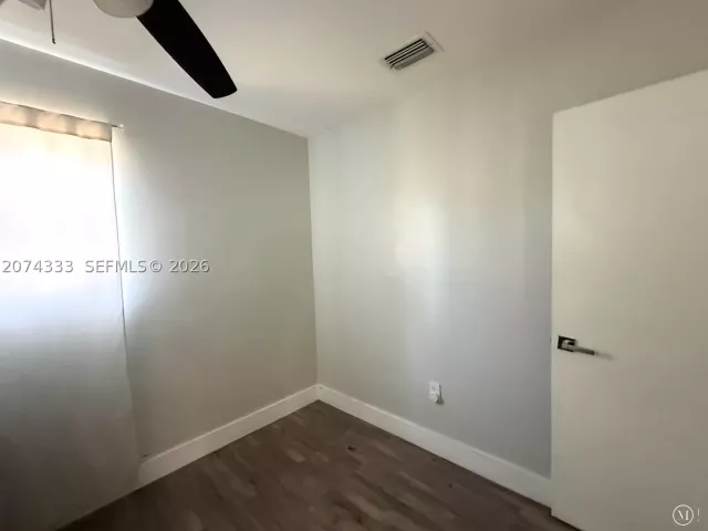 Продажа дома по адресу 1201 N 70th Way - фото 9362857