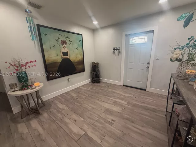 Продажа дома по адресу 1201 N 70th Way - фото 9362852