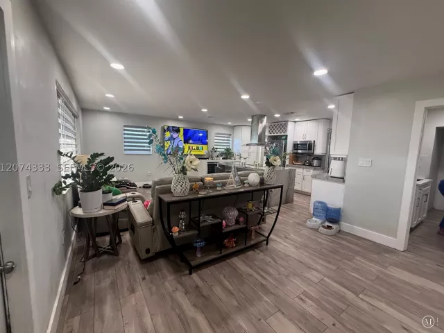 Продажа дома по адресу 1201 N 70th Way - фото 9362853