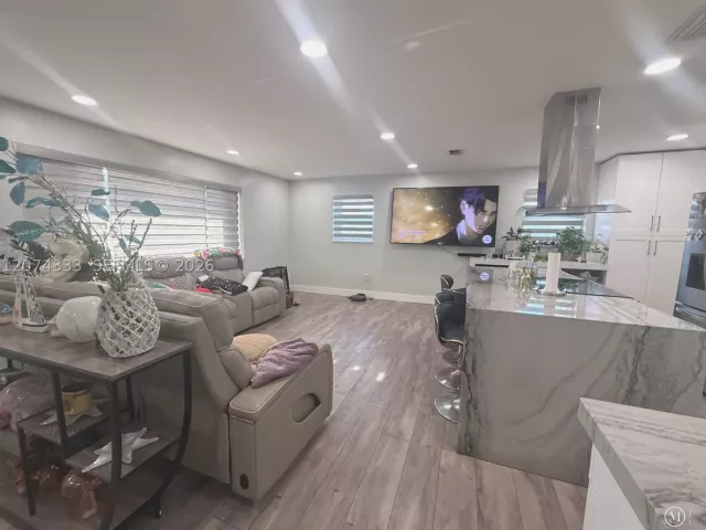 Продажа дома по адресу 1201 N 70th Way - фото 9362854