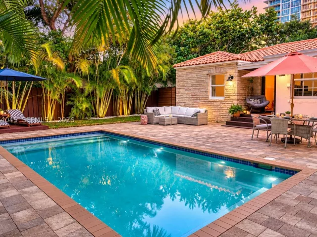 Продажа дома по адресу 801 NE 70th St - фото 9373475