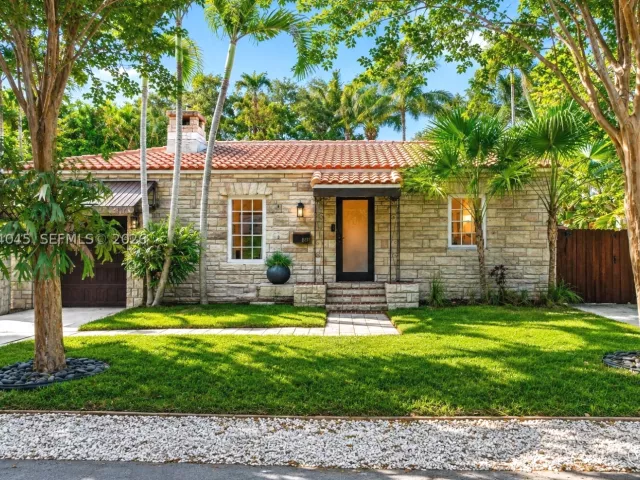 Продажа дома по адресу 801 NE 70th St - фото 9373479