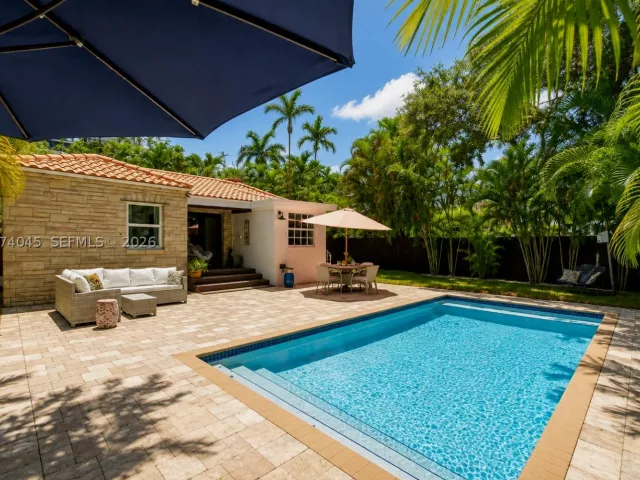 Продажа дома по адресу 801 NE 70th St - фото 9373482
