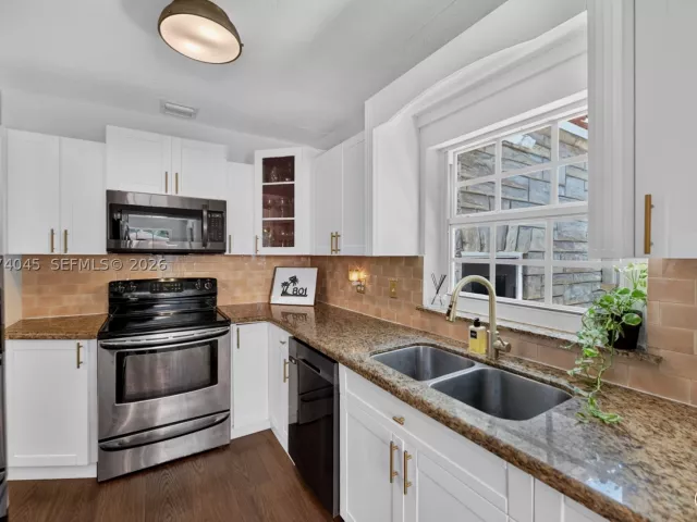 Продажа дома по адресу 801 NE 70th St - фото 9373484