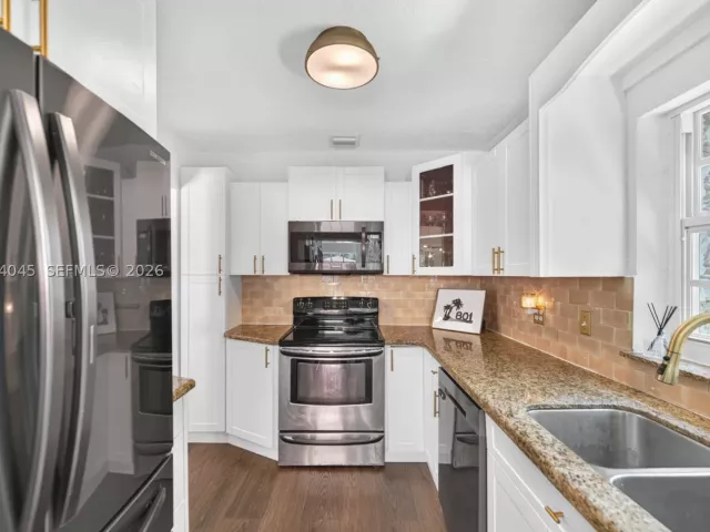 Продажа дома по адресу 801 NE 70th St - фото 9373486
