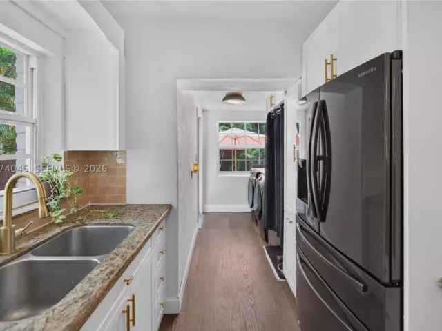 Продажа дома по адресу 801 NE 70th St - фото 9373487
