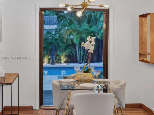 Продажа дома по адресу 801 NE 70th St - фото 9373488