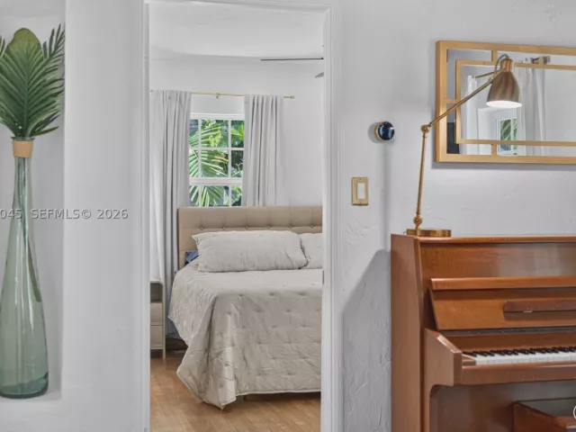Продажа дома по адресу 801 NE 70th St - фото 9373496