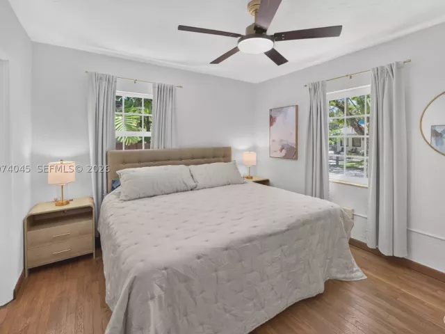 Продажа дома по адресу 801 NE 70th St - фото 9373497