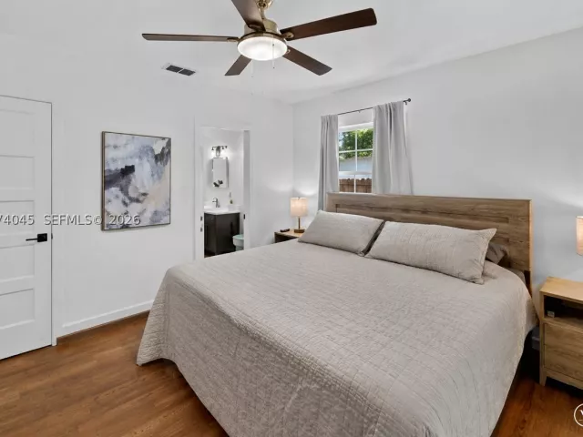 Продажа дома по адресу 801 NE 70th St - фото 9373498