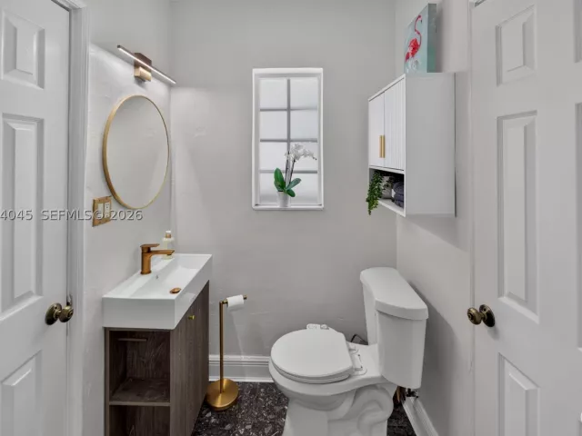 Продажа дома по адресу 801 NE 70th St - фото 9373501