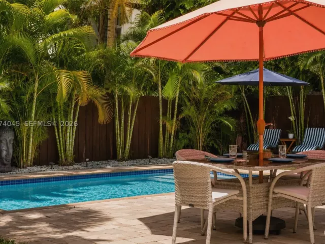 Продажа дома по адресу 801 NE 70th St - фото 9373504