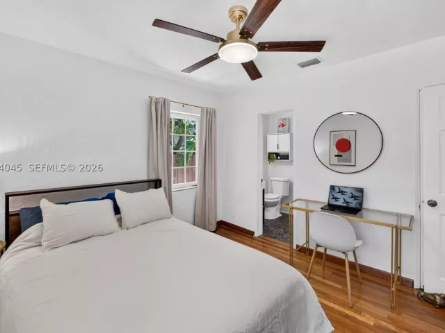 Продажа дома по адресу 801 NE 70th St - фото 9373506