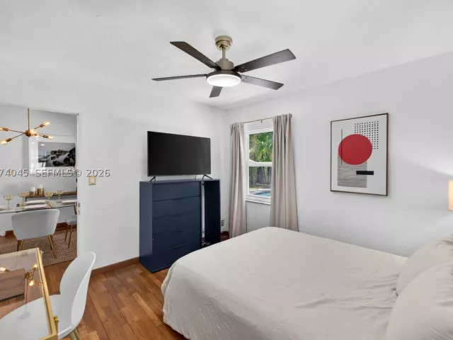 Продажа дома по адресу 801 NE 70th St - фото 9373507