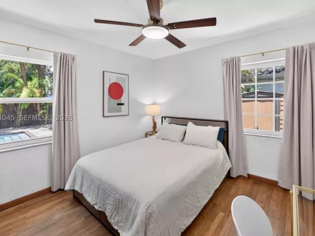 Продажа дома по адресу 801 NE 70th St - фото 9373508
