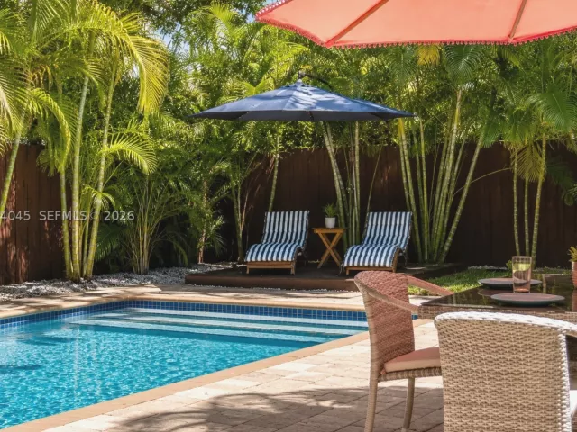Продажа дома по адресу 801 NE 70th St - фото 9373509