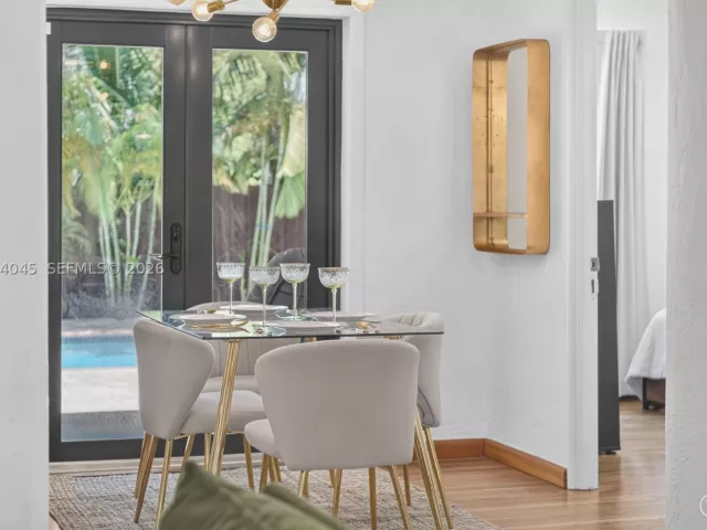 Продажа дома по адресу 801 NE 70th St - фото 9373518